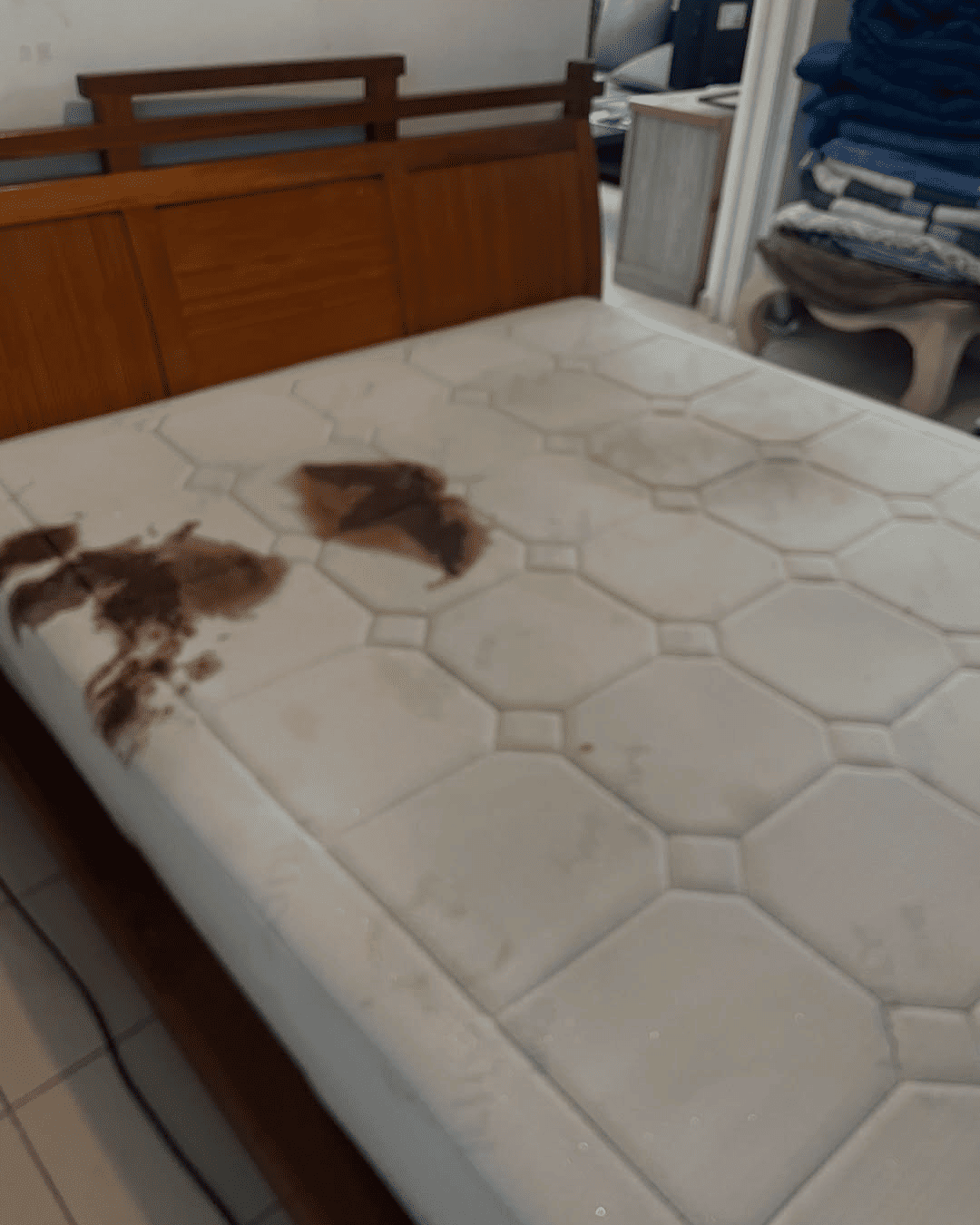 Canapé beige avant nettoyage à domicile  Brillio Liège