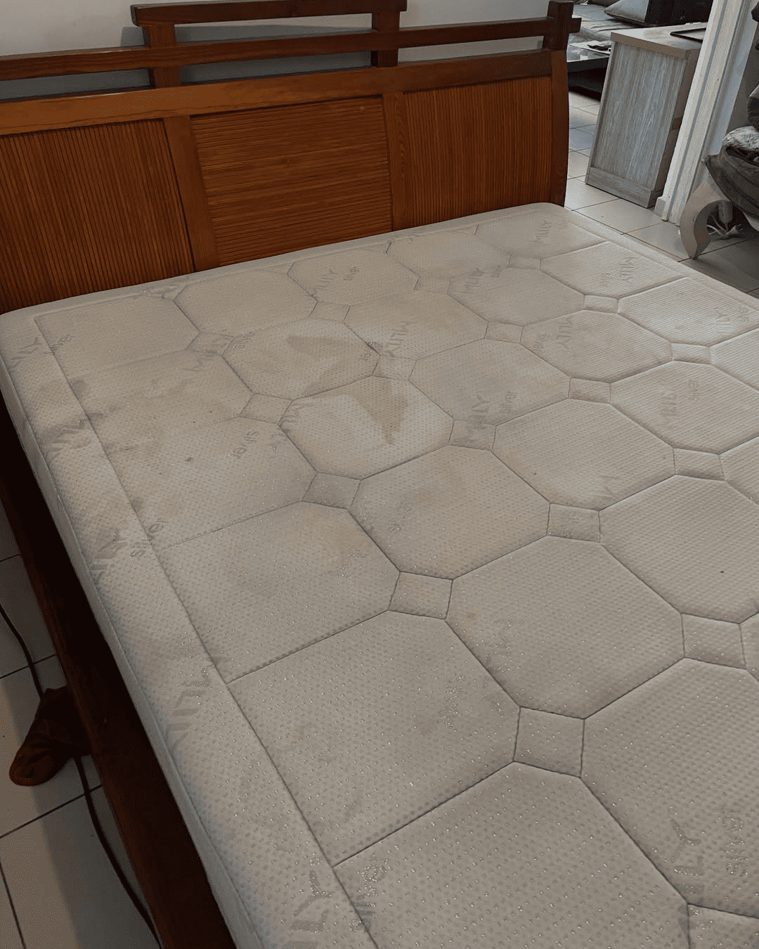 Canapé beige après nettoyage professionnel  Brillio Liège