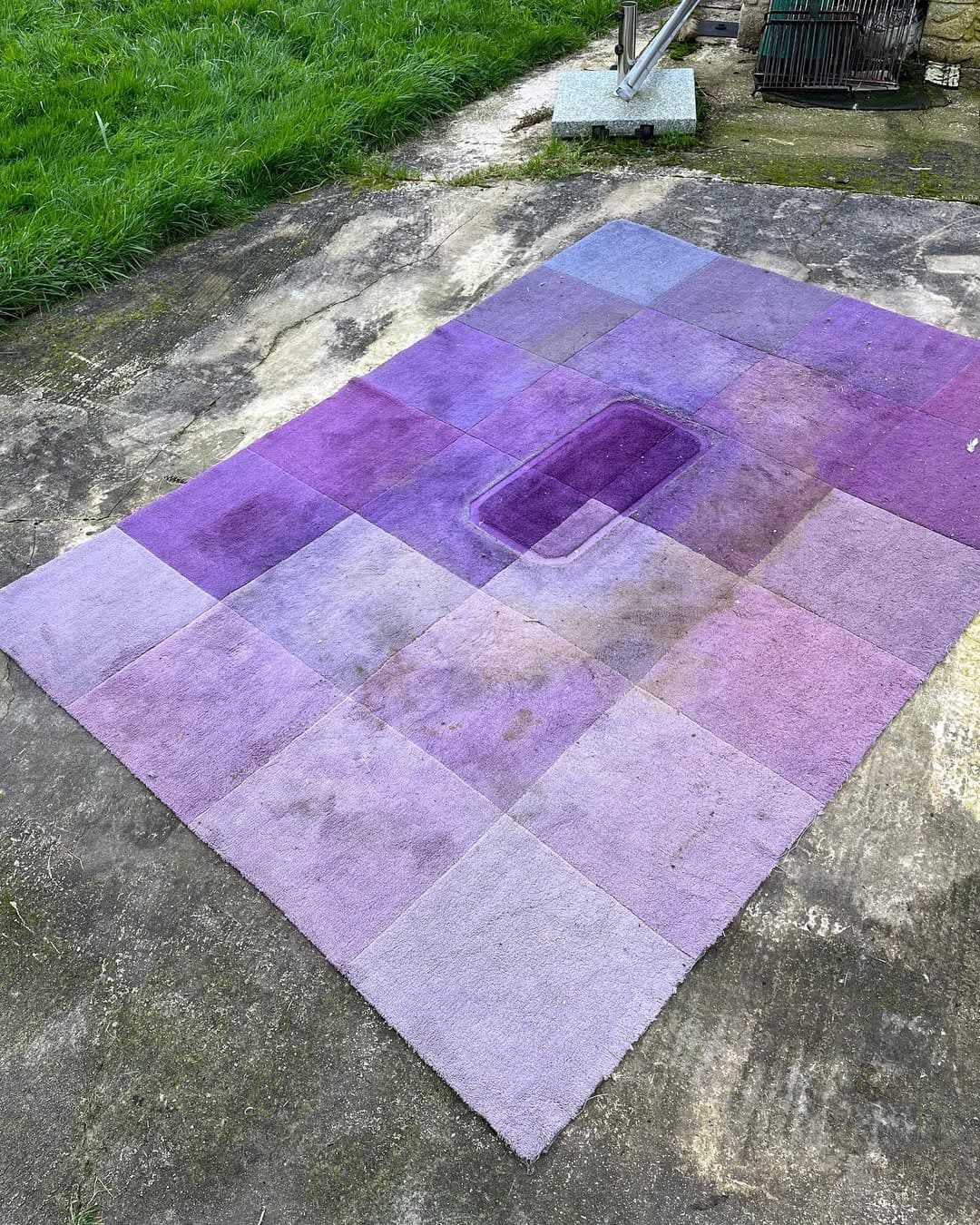 Canapé gris avant détachage et nettoyage  Brillio Liège